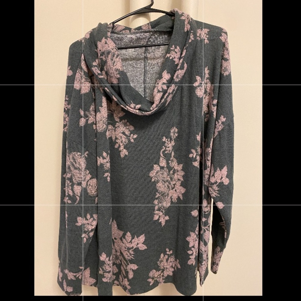 4X Maurice’s sweater. Slight off shoulder